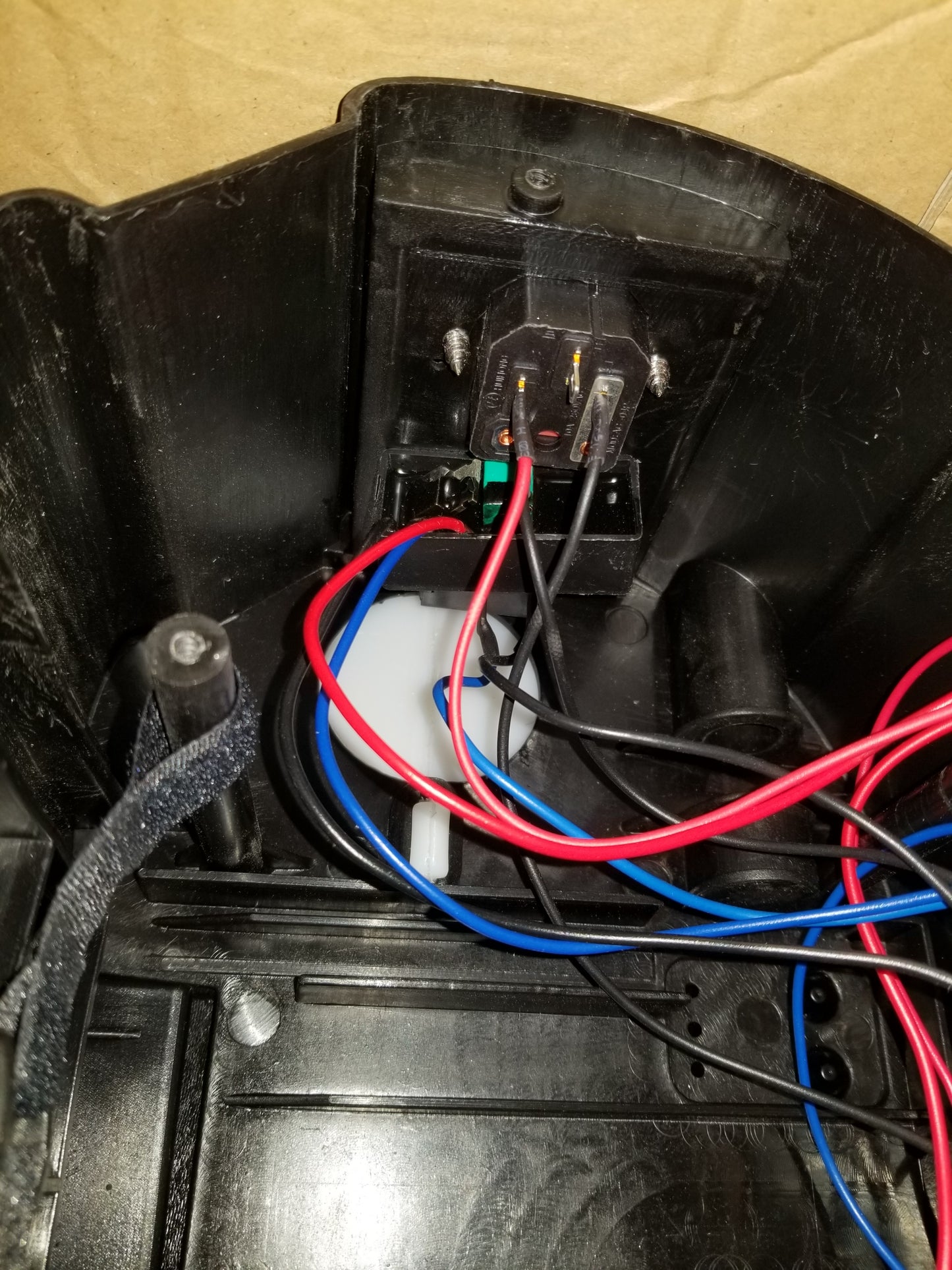 Charger Plug For White M4 (Does Not Fit Blue M4 Includes fuse)