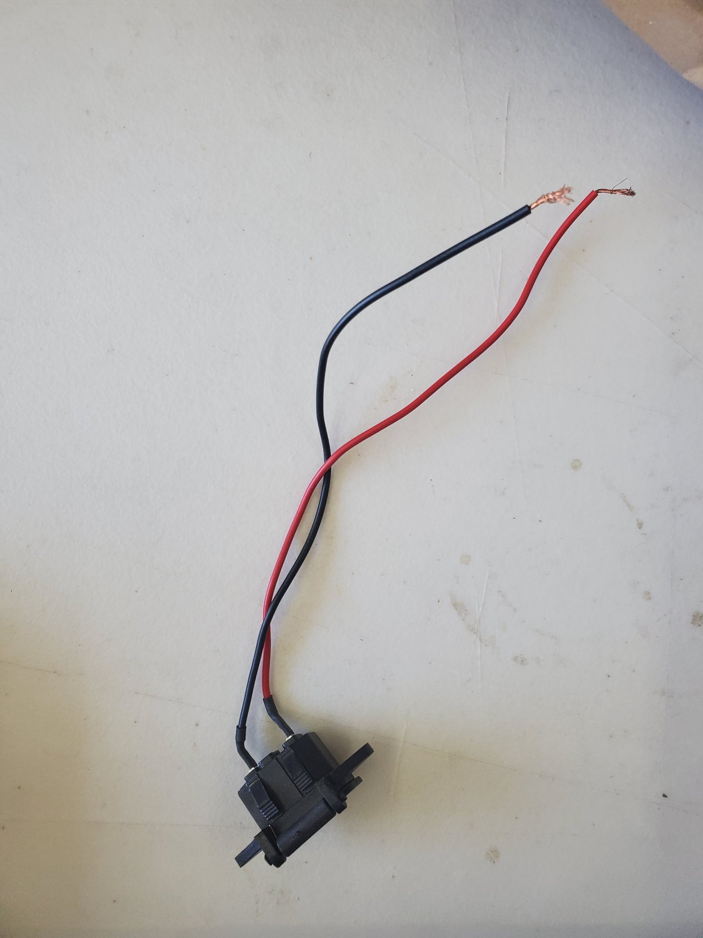 Old style charger port for white Tank (No fuse included)