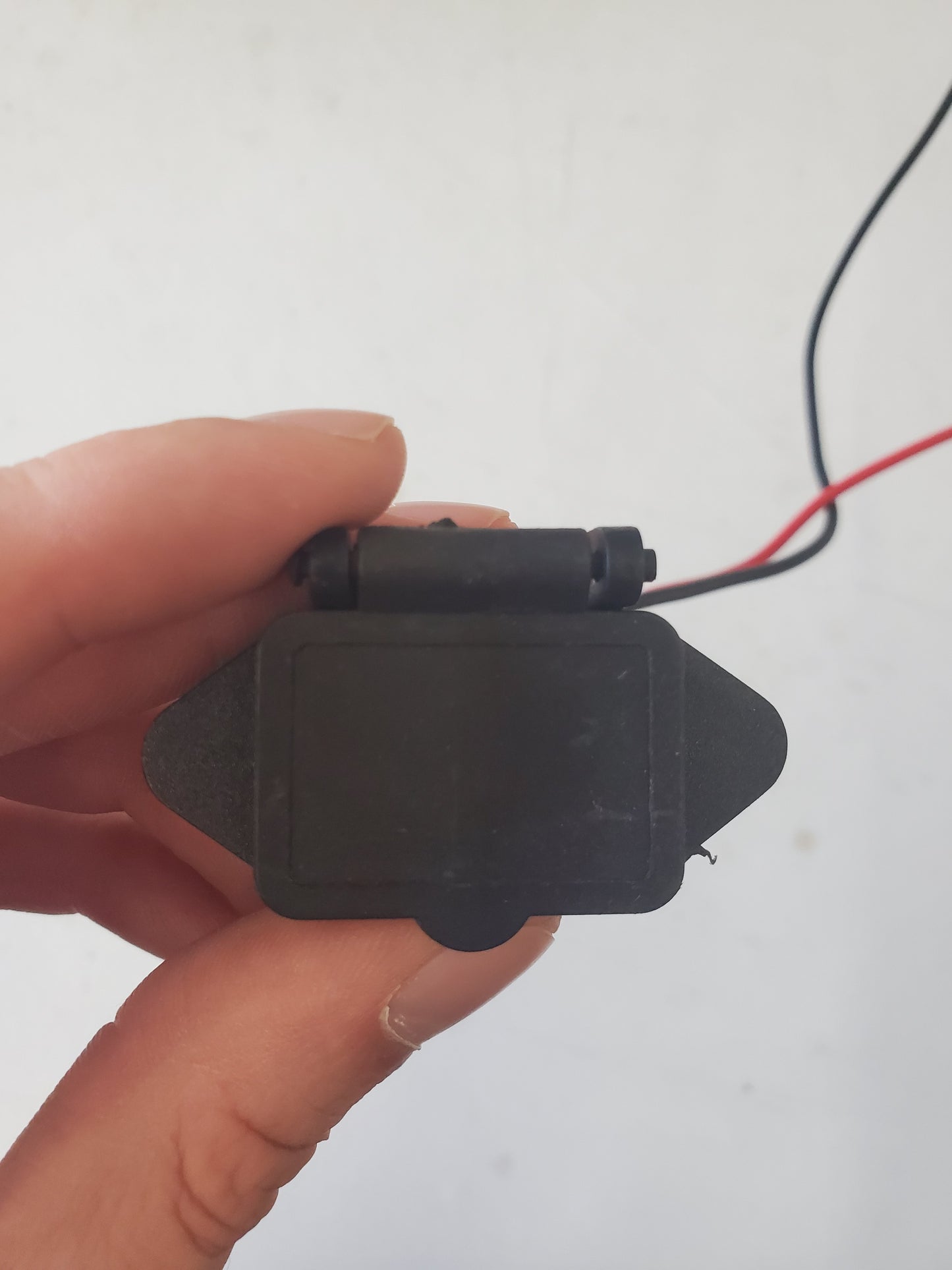 Old style charger port for white Tank (No fuse included)