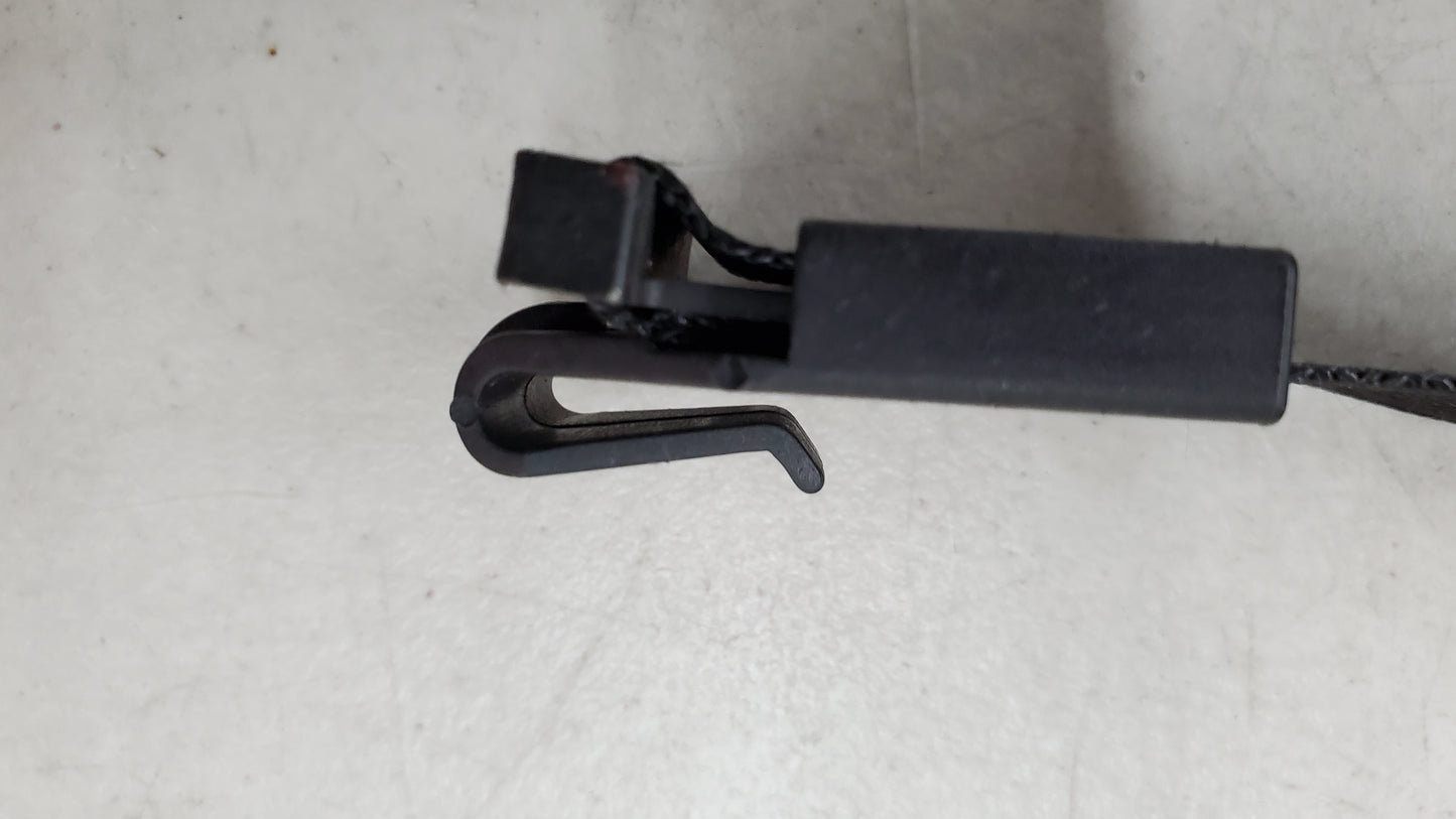 Strap hook pair for shoulder pad anchor