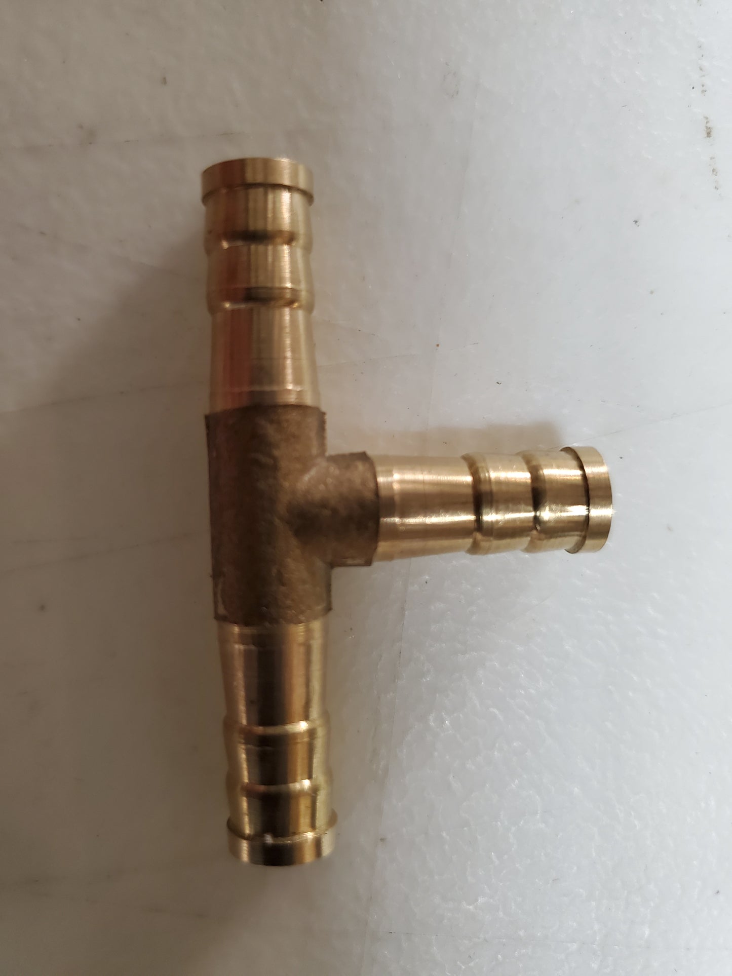 brass T connector. 0.28-0.32 hose id